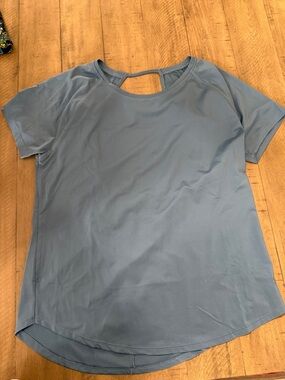 Under Armour Short Sleeve Tee in Dusty Blue with Back Keyhole